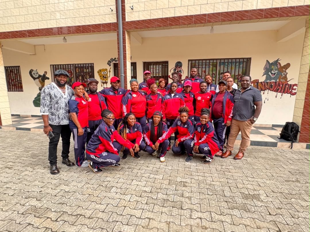 Group photo of visitors and school staff in the courtyard